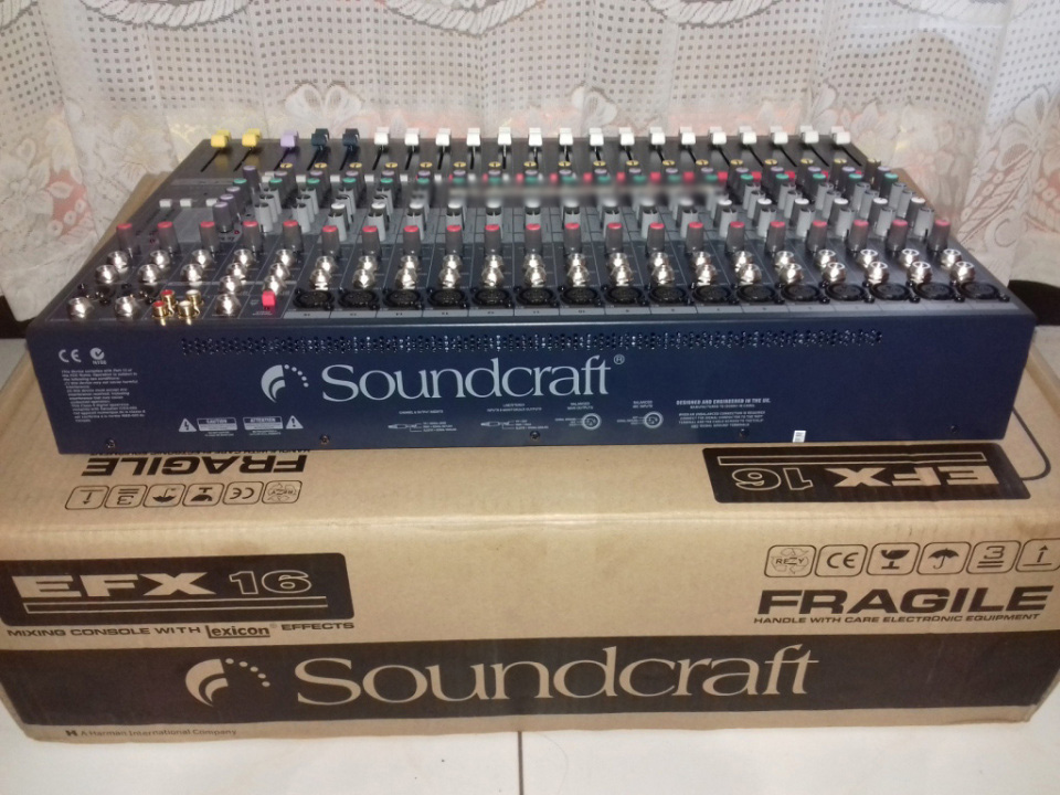 Mixer Soundcraft EFX16