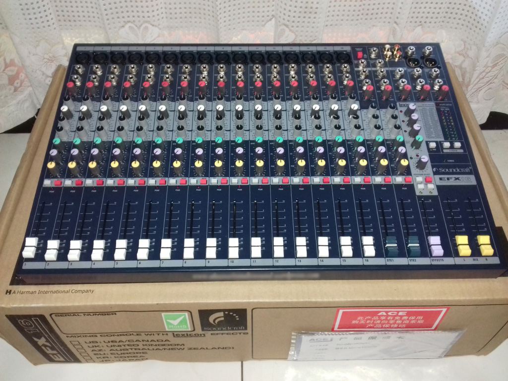 Mixer Soundcraft EFX16