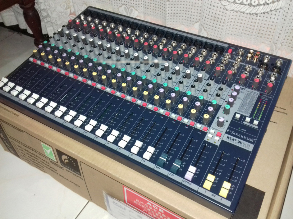 Mixer Soundcraft EFX16