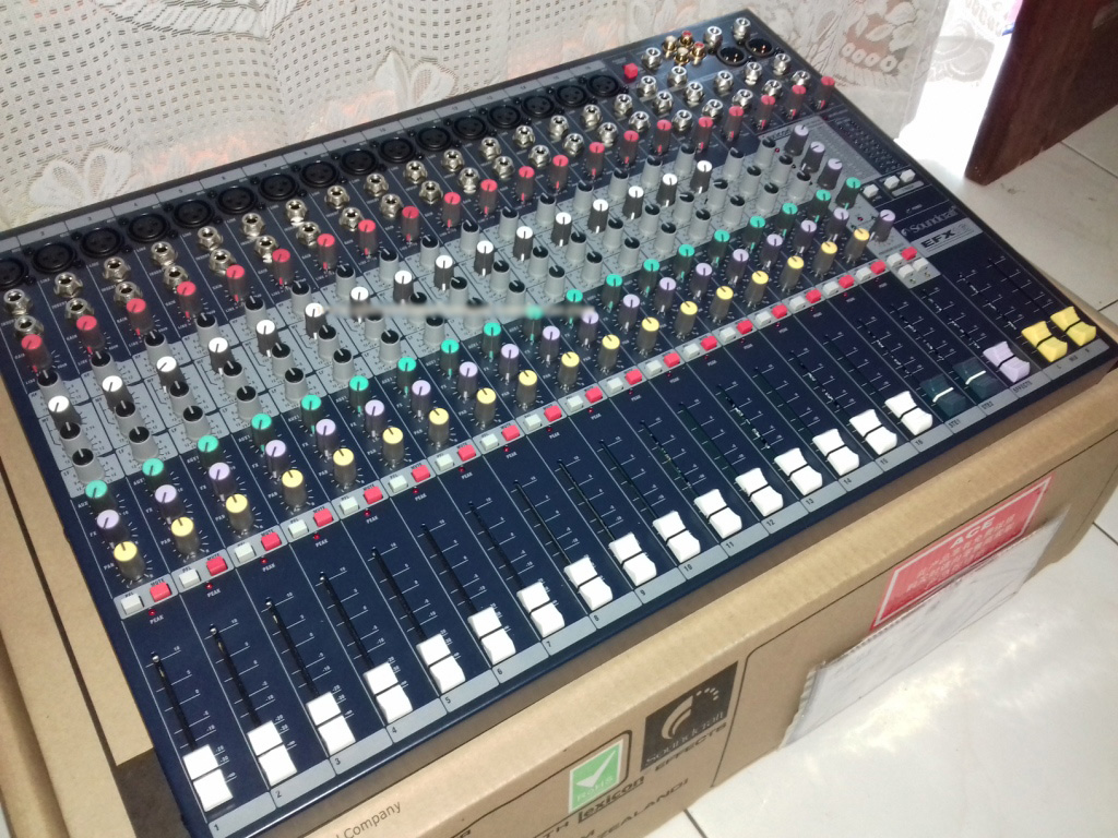 Mixer Soundcraft EFX16